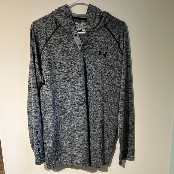 Mens Under Armour Heat Gear. Long Sleeve with Hood. Size M. Loose fit. - Picture 1 of 4